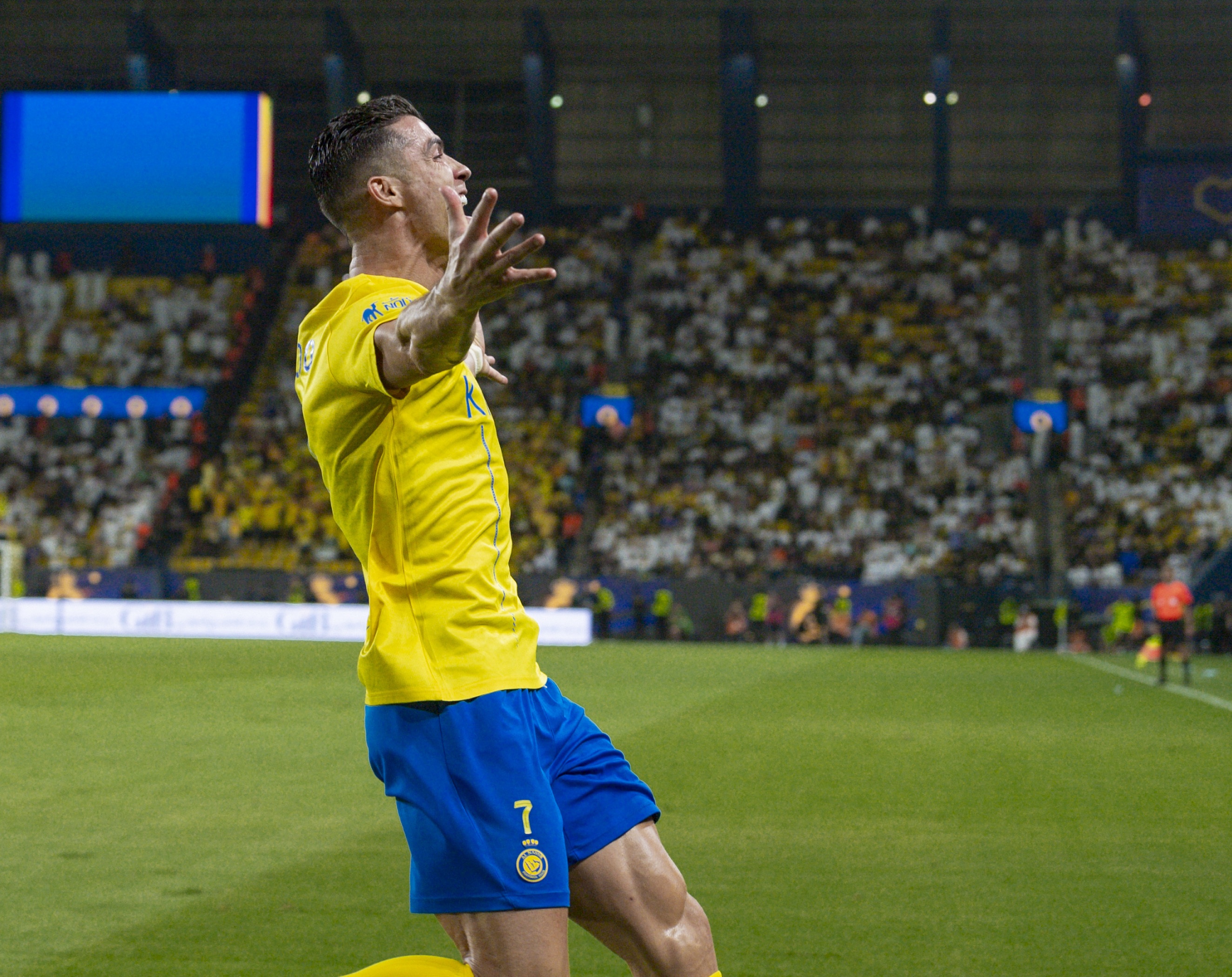 C罗回归赛场,逆转首场状态亮眼,切尔西观众沸腾!的简单介绍 C罗回归赛场,逆转首场状态亮眼,切尔西观众沸腾!的简单介绍